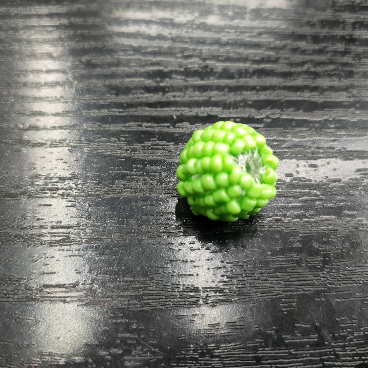 米珠球亮绿色