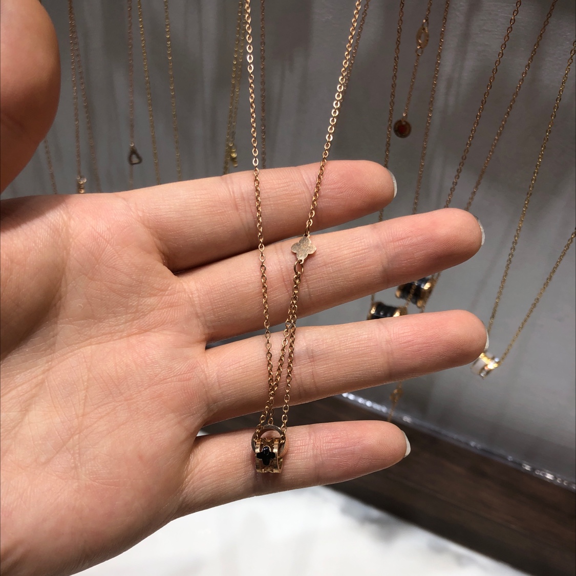 四叶草环环相扣项链