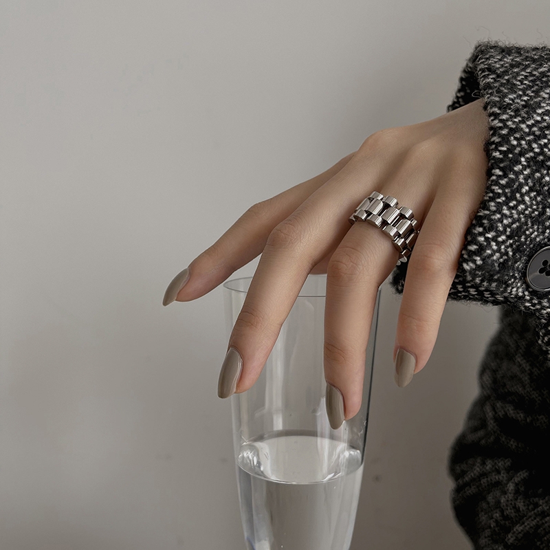 Non-fading strap ring, fashionable and unique square index finger ring for women, light luxury, niche, exquisite and elegant small square ring details Picture