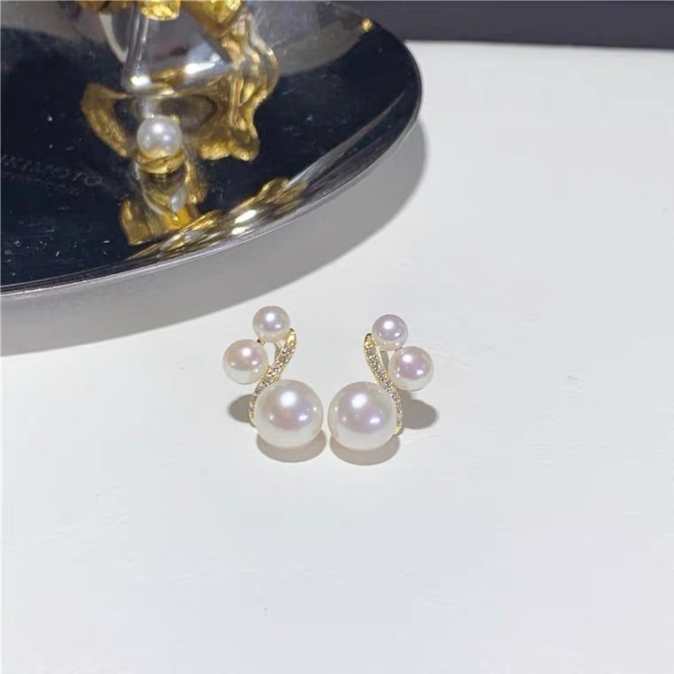 Exquisite small zirconium and pearl stud earrings details Picture