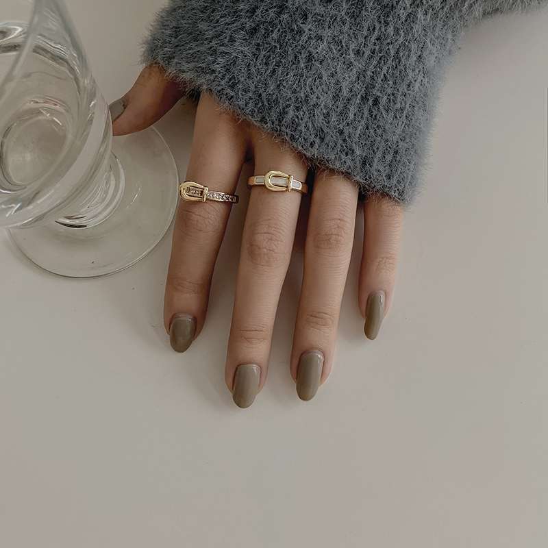 This belt buckle design ring is a fashionable, individualistic, light luxury, niche and exquisite index finger ring with a sense of high-end elegance. It's a perfect summer ring details Picture