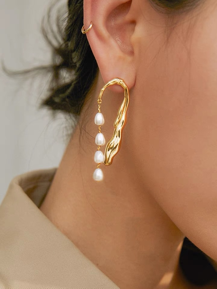 Uniquely designed long pearl earrings details Picture