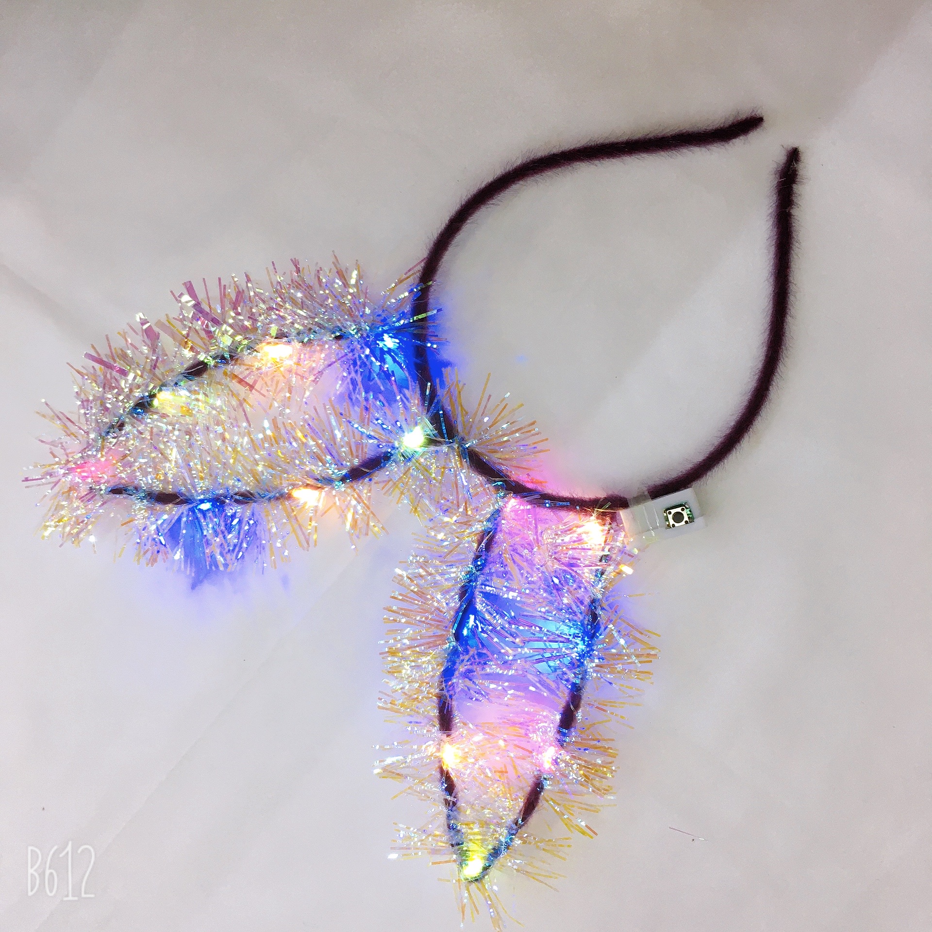 The popular children's hair accessories at the night market, the shining lights at the concert, the golden thread rabbit ear headband detail image 3