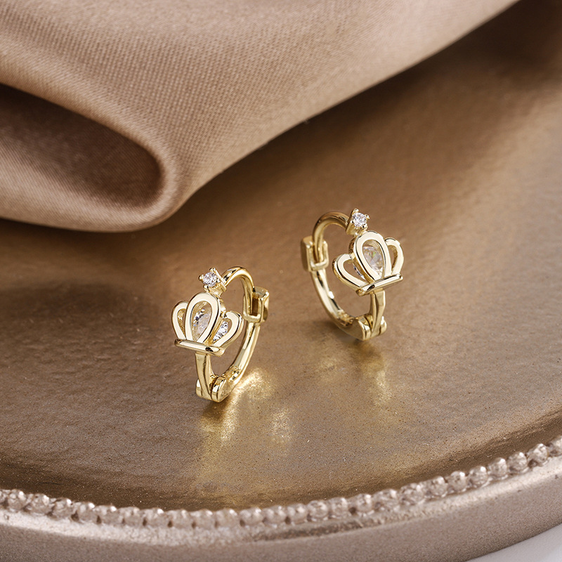 Trend simple INS style new earrings retro temperament crown earbuckle copper due to gold zircon micro earrings female