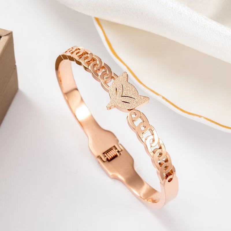 Network explosion of high-grade bracelet female summer bracelet niche design new bracelets fashion light luxury tide fox head bracelet 79