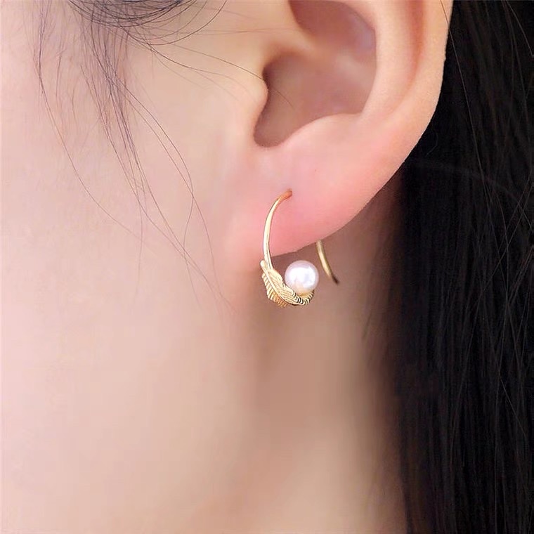 Leaf copper ear hooks inlaid with pearls details Picture