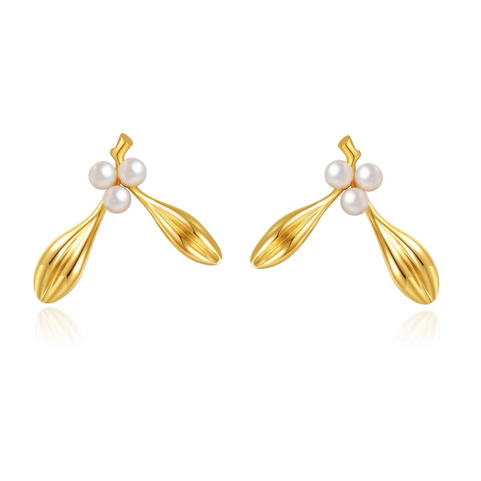 Leaf-shaped pearl stud earrings
