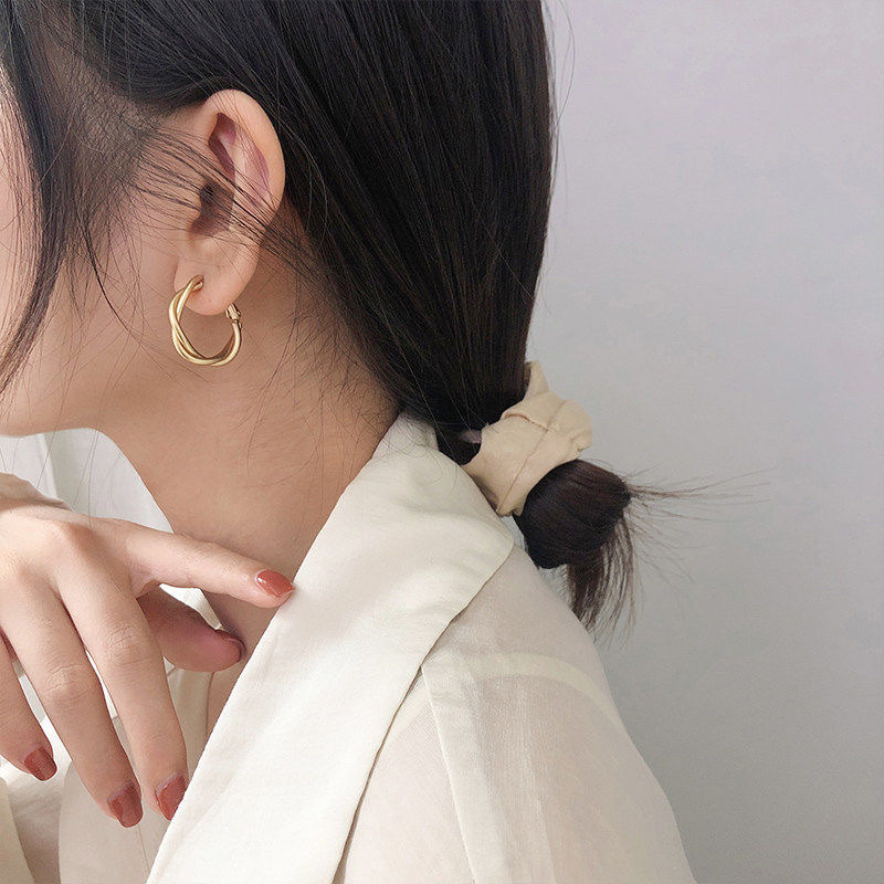 ins Earrings 2021 New Style High-end earrings, European and American exaggerated personality retro Hong Kong style earrings, women with round faces can look slimmer Specification image