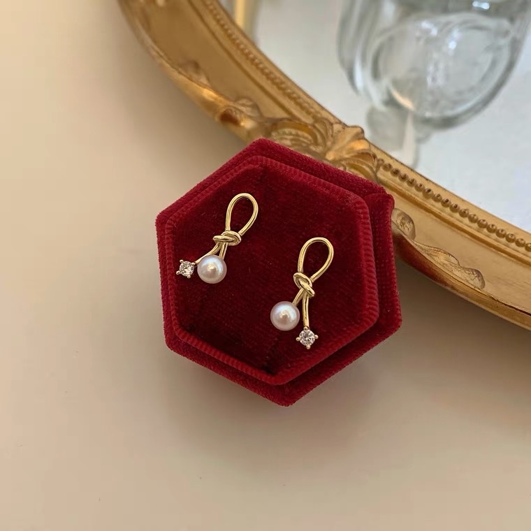 Joint type pearl stud earrings details Picture