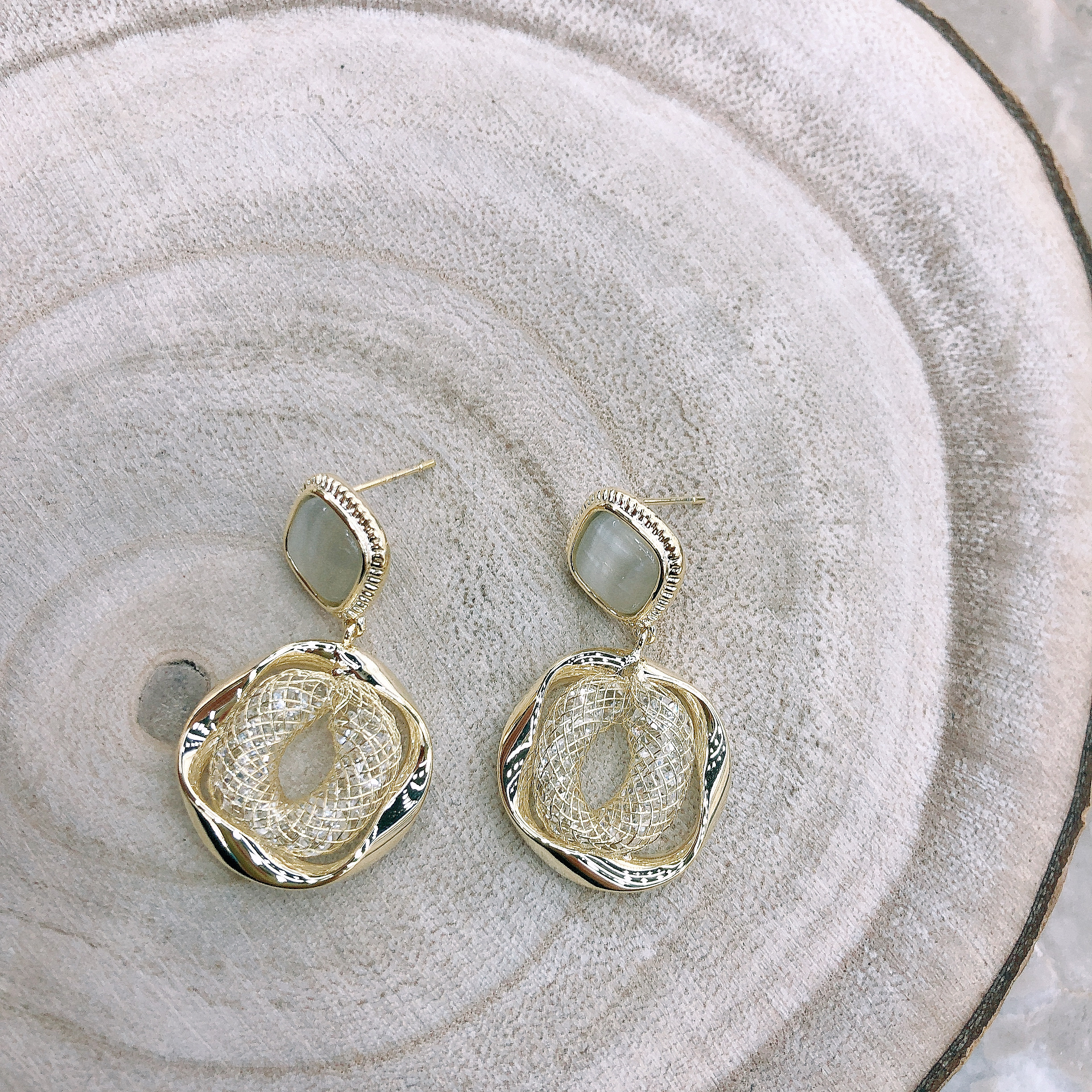 Elegant cat's eye stone crystal woven retro style trendy and individual women's earrings Specification image