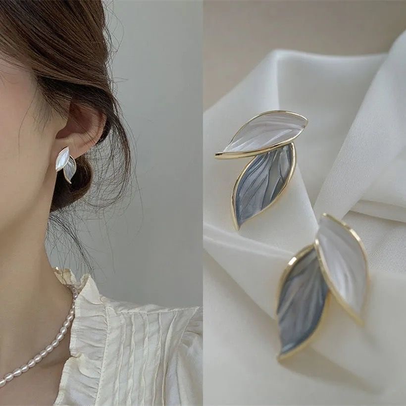 Korean 2021 new minimalist ins leaf earrings, leaf earrings, personalized stud earrings, forest-style ear clips without ear holes, women's style details Picture