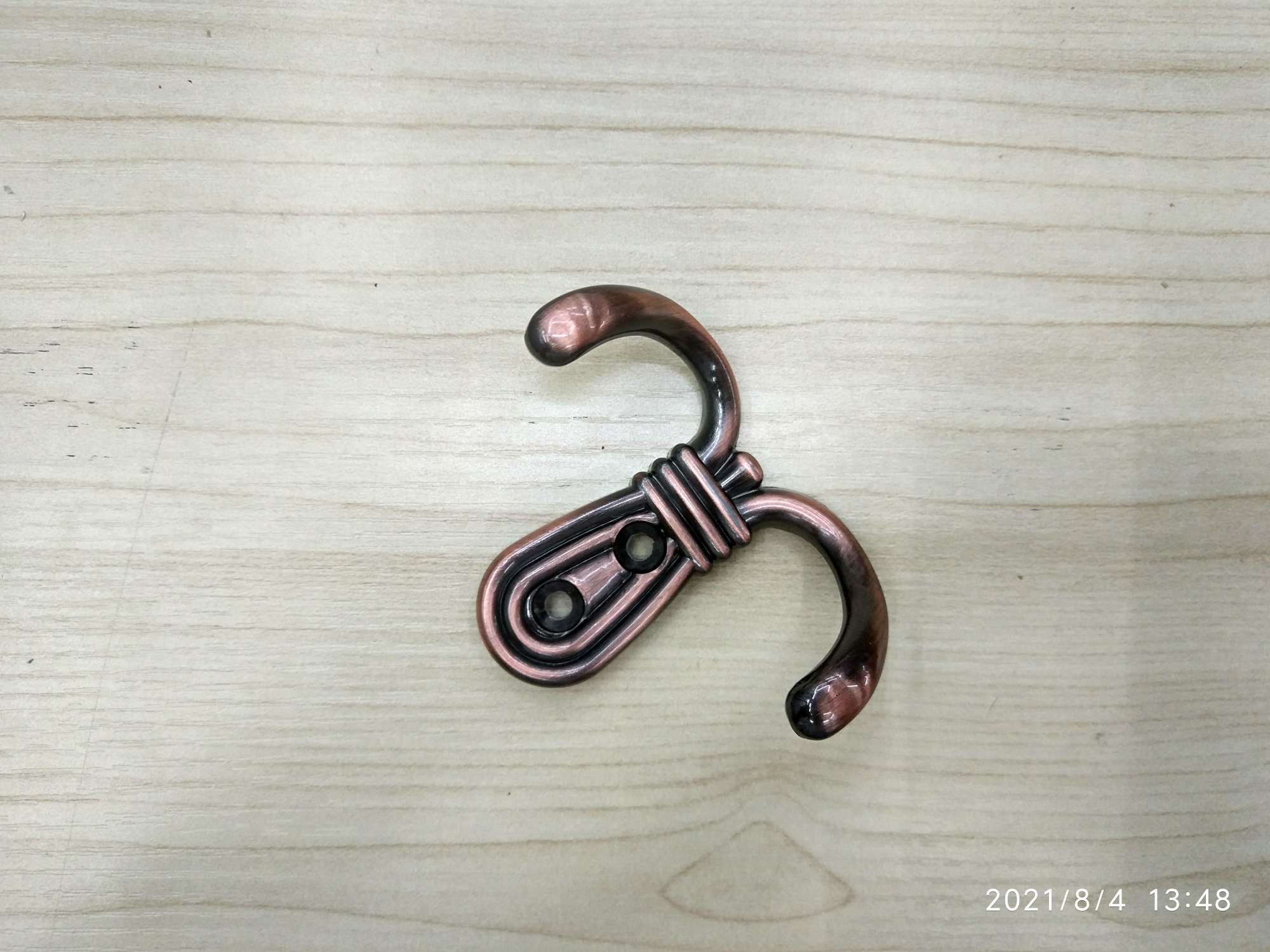 麻花双钩红古衣钩产品图
