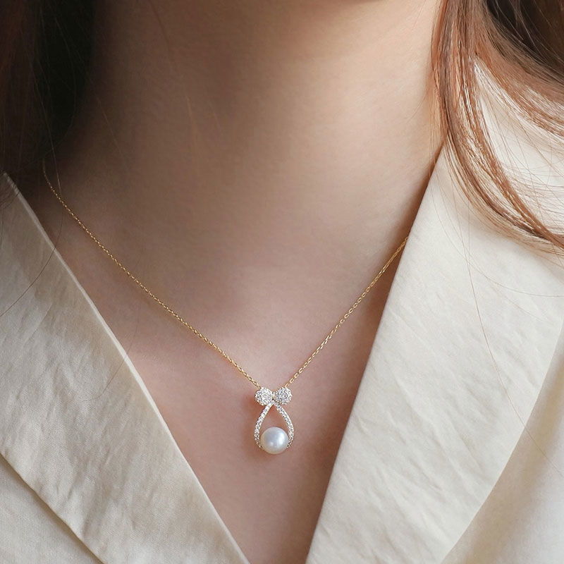 56 - Fashionable letter pearl necklace, light luxury, niche and high-end feel, collarbone chain, Korean temperament, cold style, Internet celebrity necklace for women Application Scenario