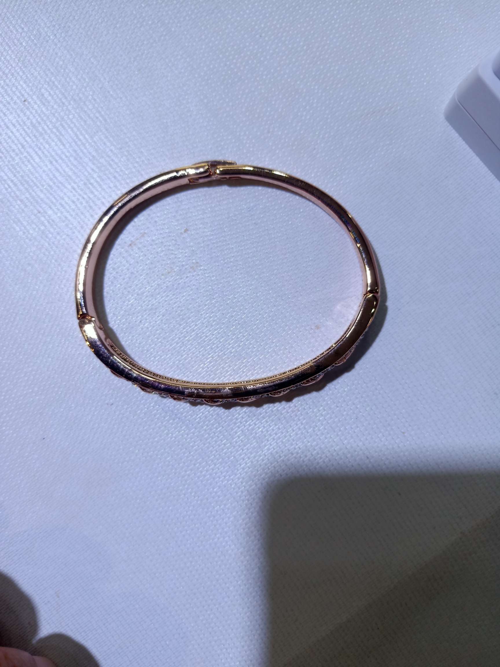 玫瑰金占镶嵌活扣手镯白底实物图