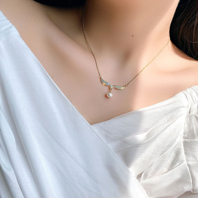 63 - Fashionable letter pearl necklace, light luxury, niche and high-end feel, collarbone chain, Korean style, cold style, Internet celebrity necklace for women detail image 4