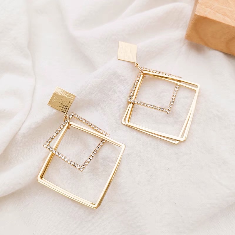 New Korean-style elegant earrings, trendy and simple long earrings with personalized design 2 Specification image