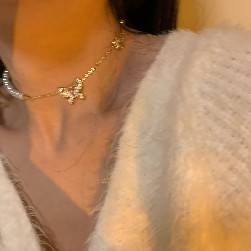 28 - Fashionable letter pearl necklace, light luxury, niche and high-end feel, collarbone chain, Korean style, cold style, Internet celebrity necklace for women detail image 3