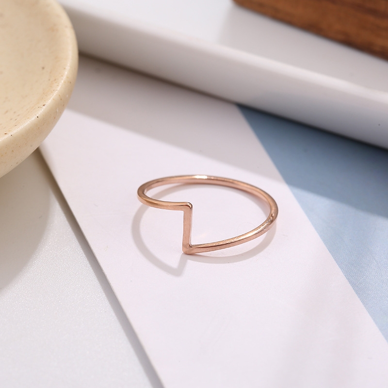 High-grade ring for women Ring niche design light luxury cold fashion personality index finger ring irregular ring for women 19