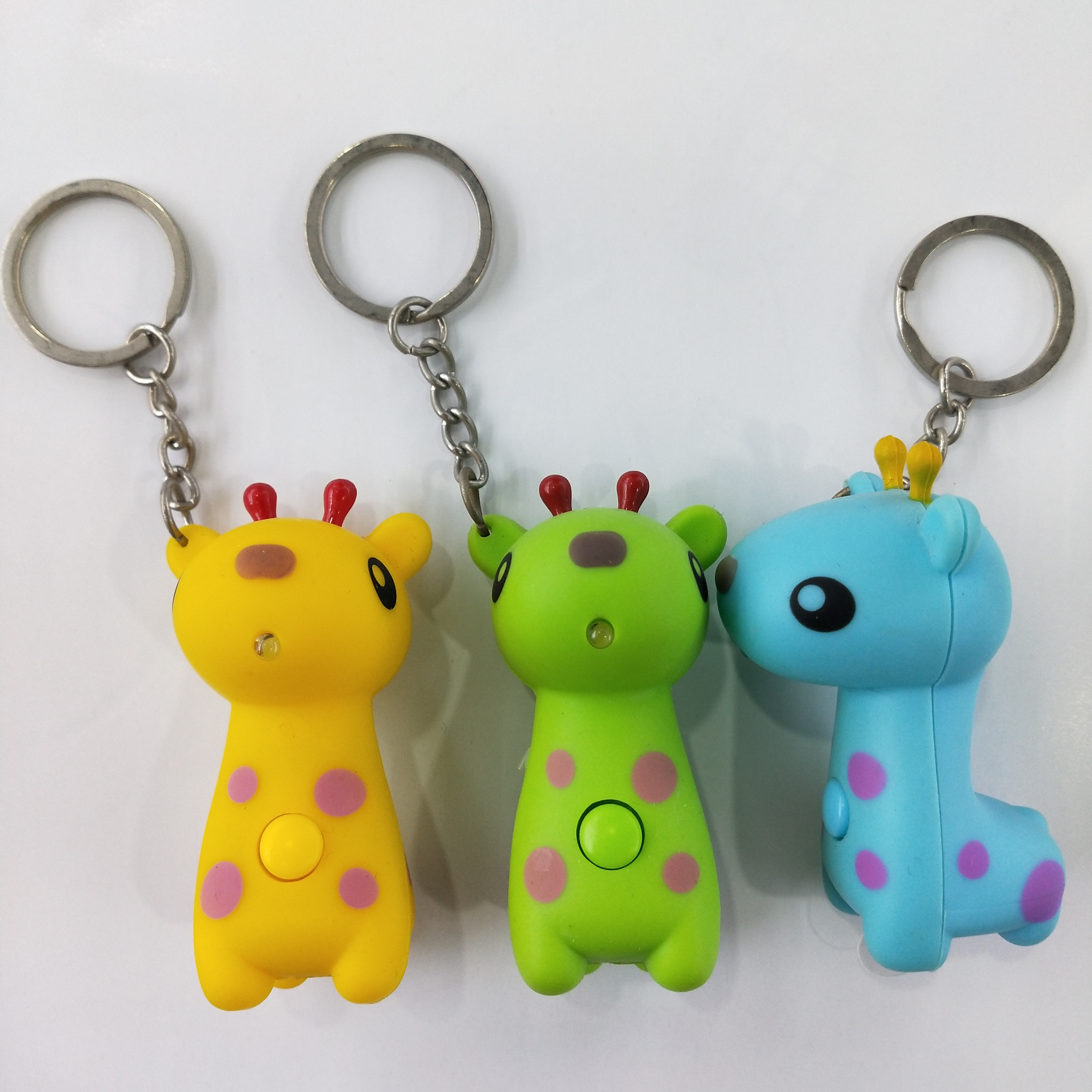 Wholesale of Giraffe LED light-emitting and sound-producing keychains, pendants and accessories 01