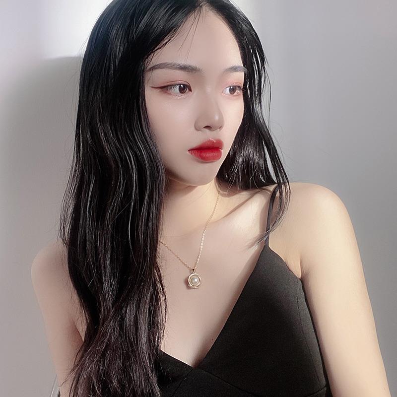 52 - Fashionable letter pearl necklace, light luxury, niche and high-end feel, collarbone chain, Korean style, cold style, Internet celebrity necklace for women detail image 3