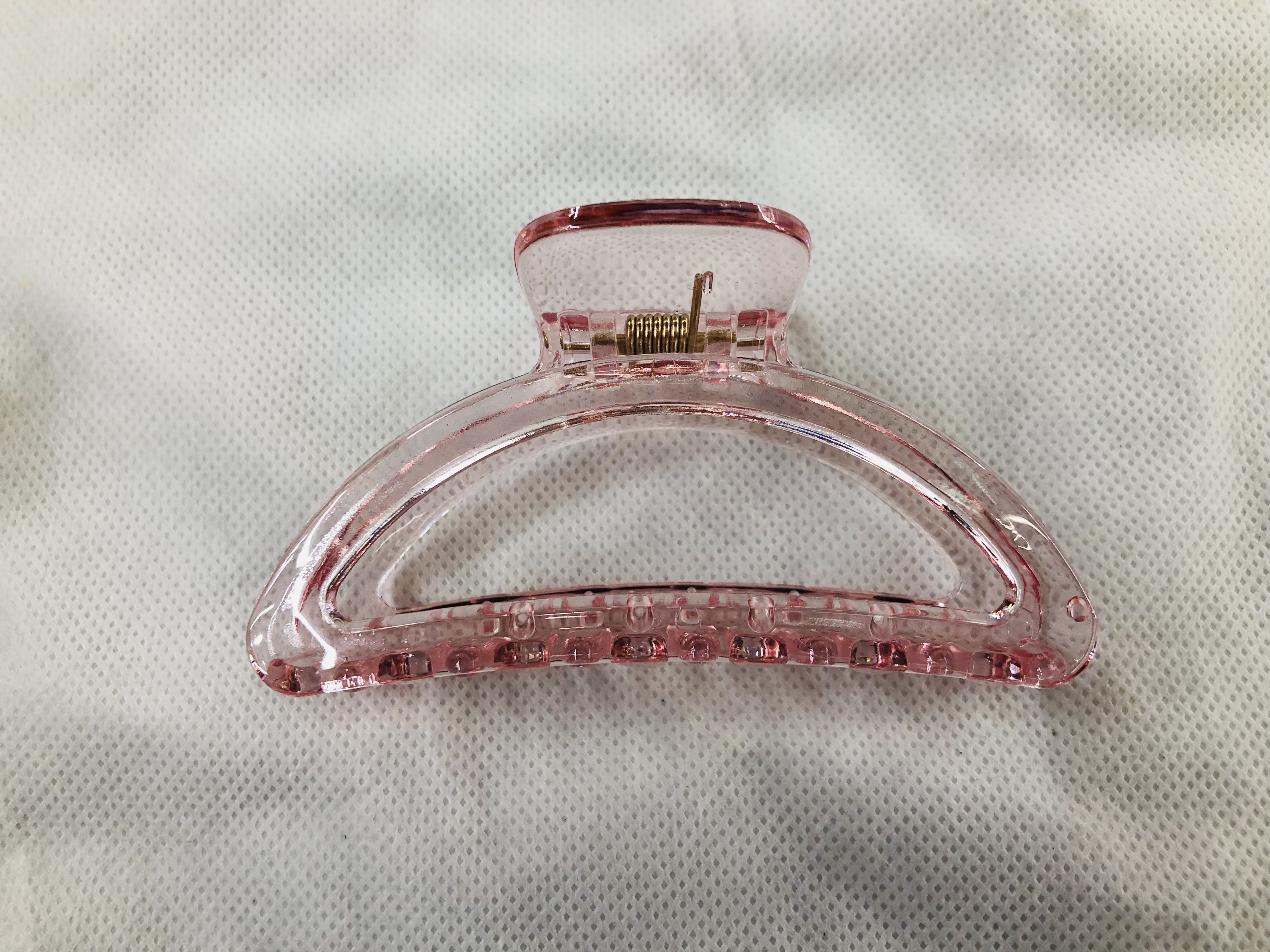 Adult hair accessory medium-sized hair clip 129 Application Scenario