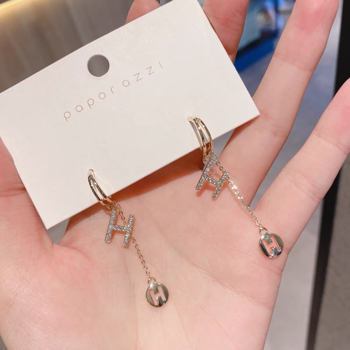 New Korean-style elegant earrings, trendy and simple long H earrings with unique design