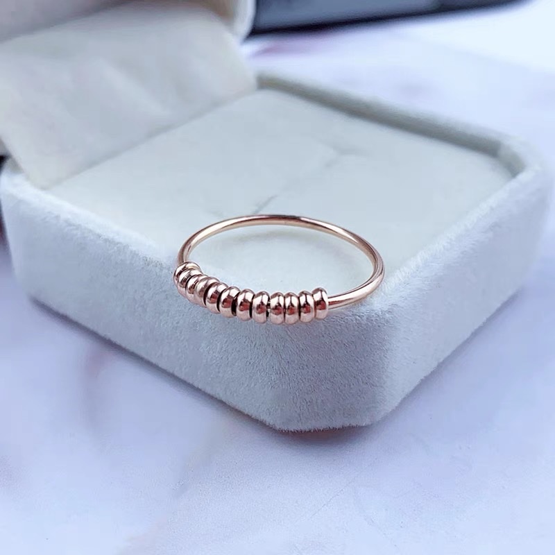 Titanium steel ring for women's index finger, trendy and fashionable, personalized couple, Internet celebrity and niche design ring Application Scenario