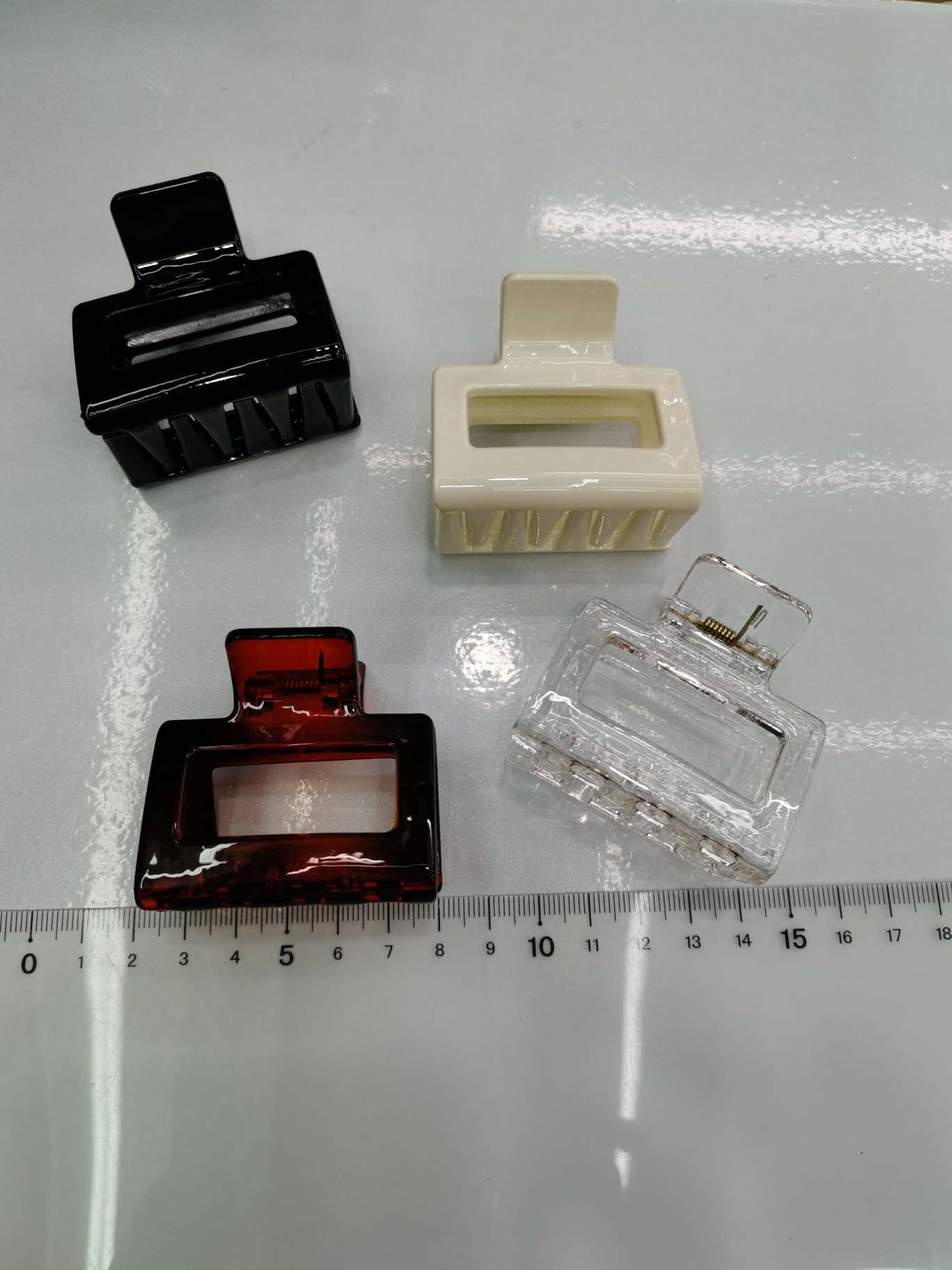 pc material small square claw rubber paint, bright paint effect Application Scenario