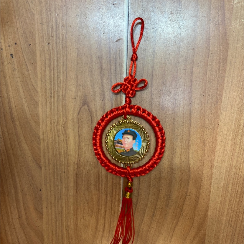 R Pendant red circle leader figure
