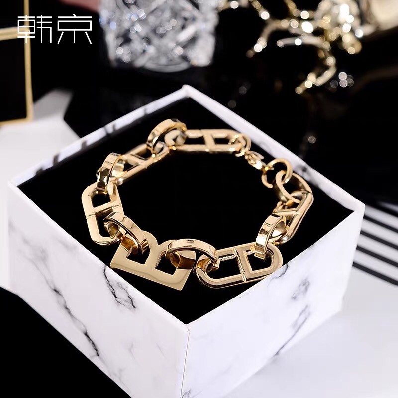 Bracelet one one