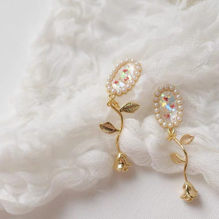 Rice beads hanging rose earrings