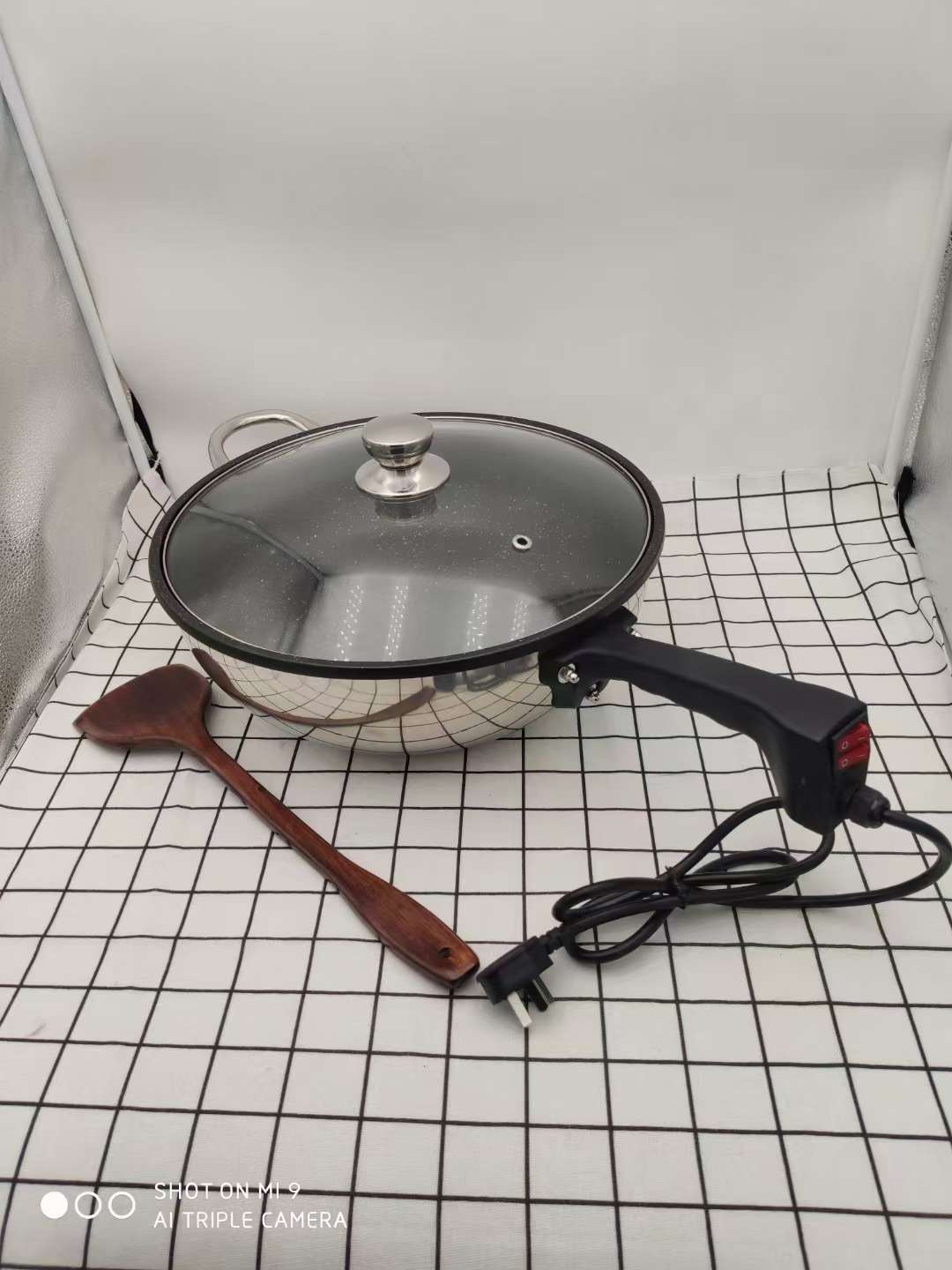 Electric wok 36 cm, natural color, non-stick, double switch detail image 7