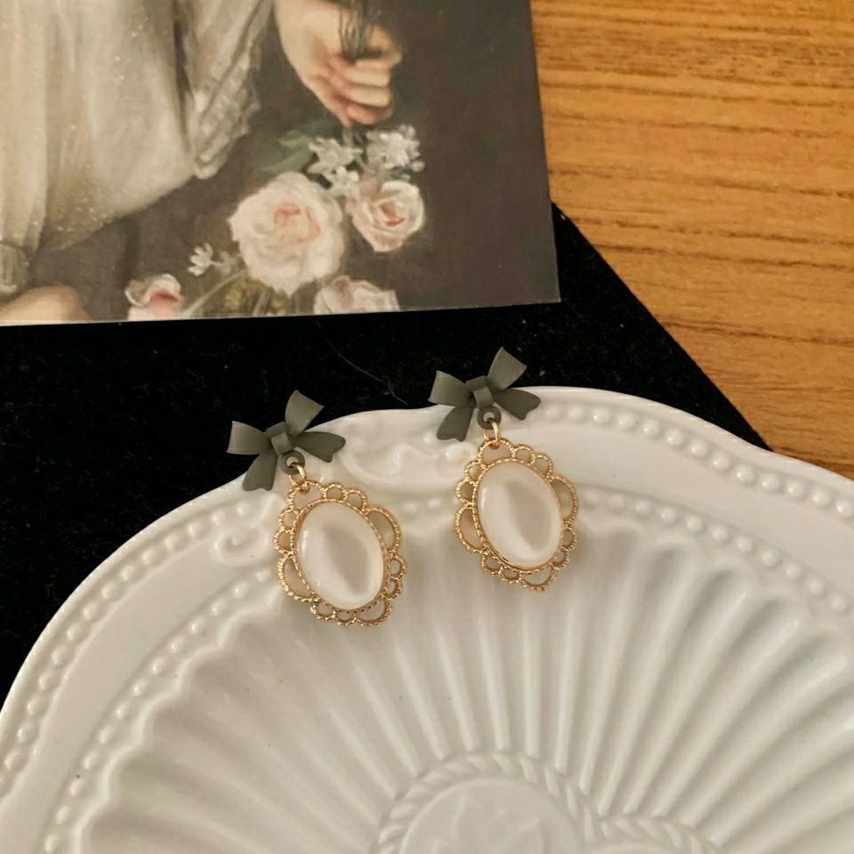 Gentle French retro s925 silver stud earrings, simple and elegant, butterfly versatile and elegant earrings, women's high-end ring, Internet celebrity
