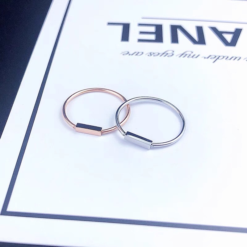 Titanium steel rings are trendy, fashionable, simple, individual, light luxury and niche designs. They are exquisite rings