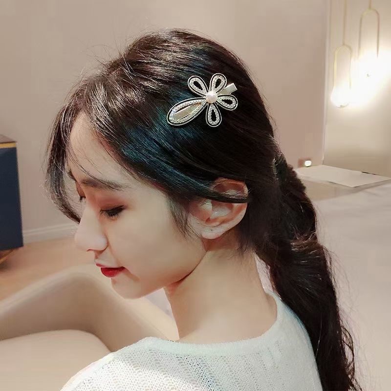 Simple and elegant water diamond mom hairpin, retro bangs, side clip, clip headwear. Simple and elegant water diamond mom hairpin, retro bangs, side clip, exquisite top clip, back head one-line clip headwear