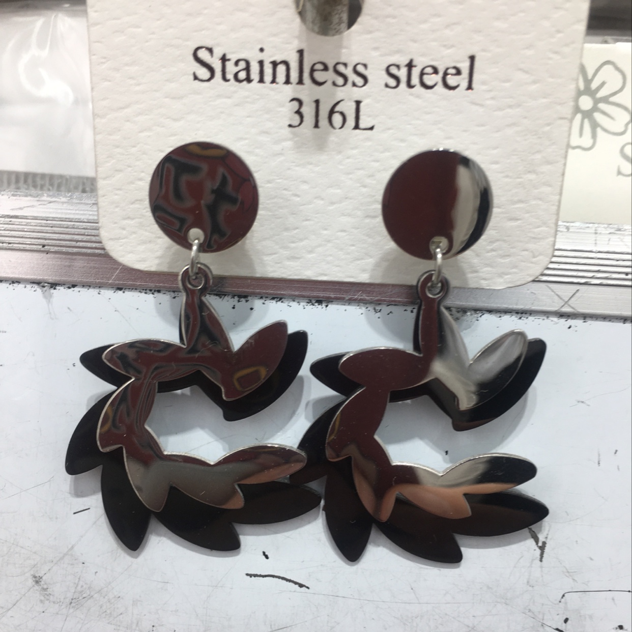 Circle flower stud ear buckle source manufacturer Stainless Steel fast hand Tiktok live preferred.