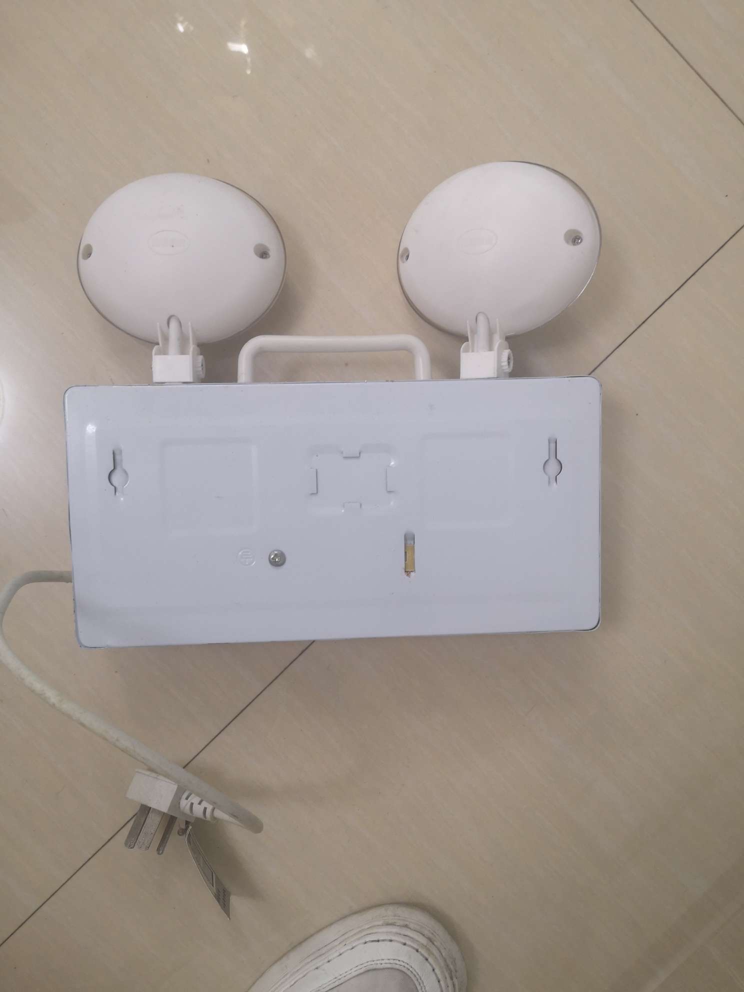 Double-headed emergency lights are suitable for corridor passageways Item Picture