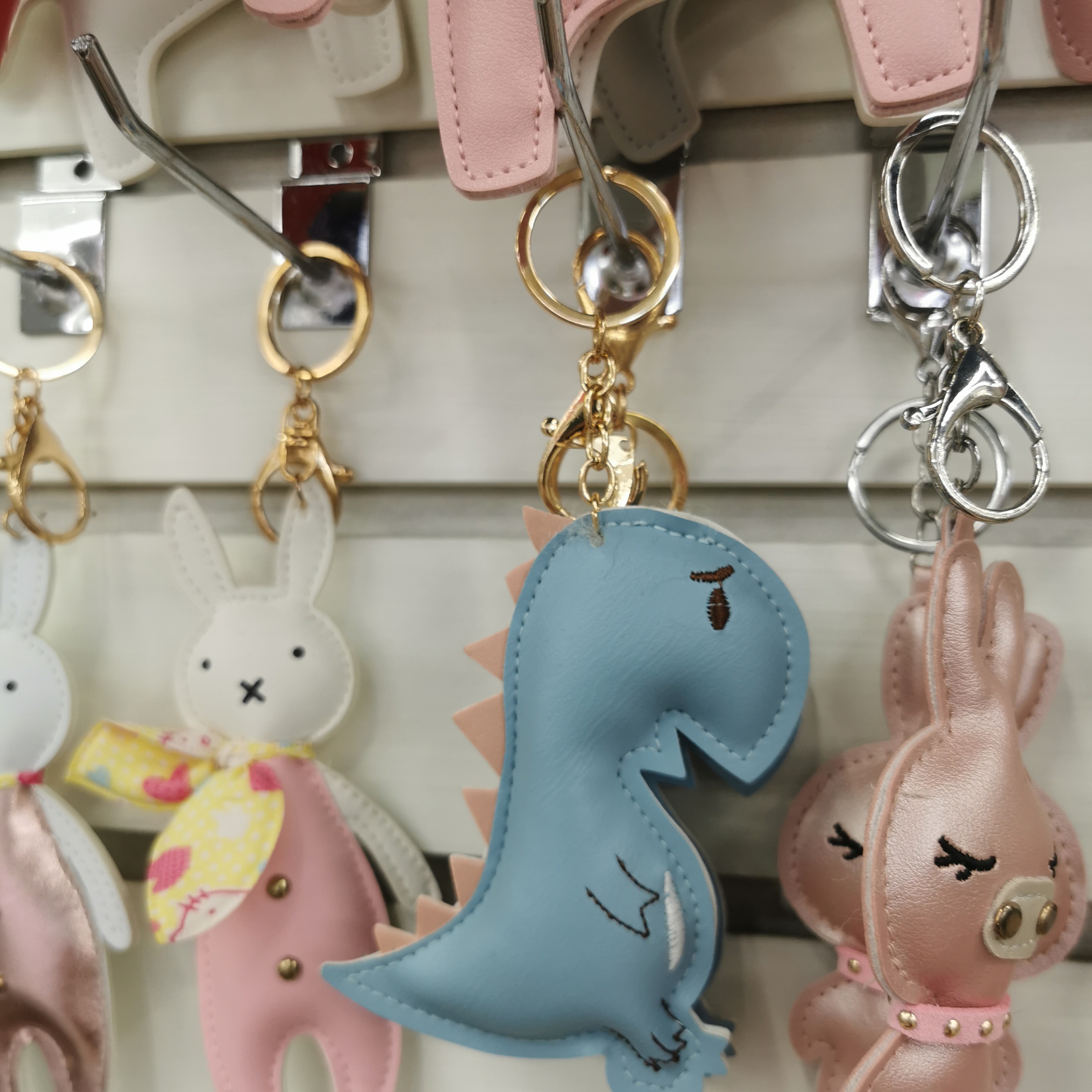 创意pu小恐龙毛球钥匙扣 可爱卡通小动物毛绒公仔玩具包包挂件女