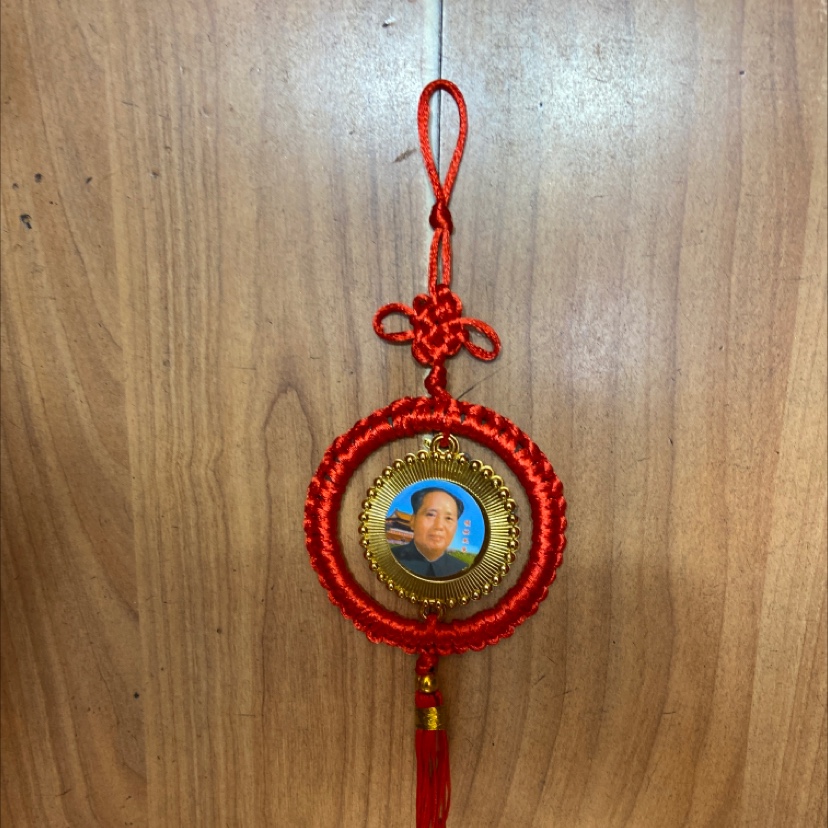R pendant leader figure circle