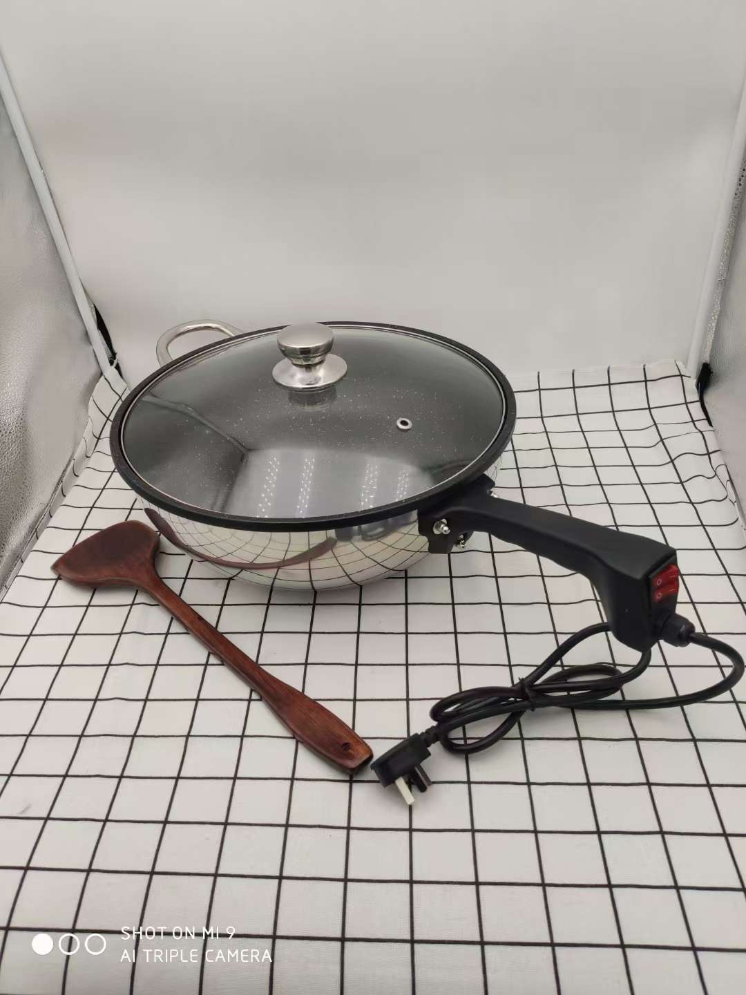 Electric wok 36 cm, natural color, non-stick, double switch detail image 5