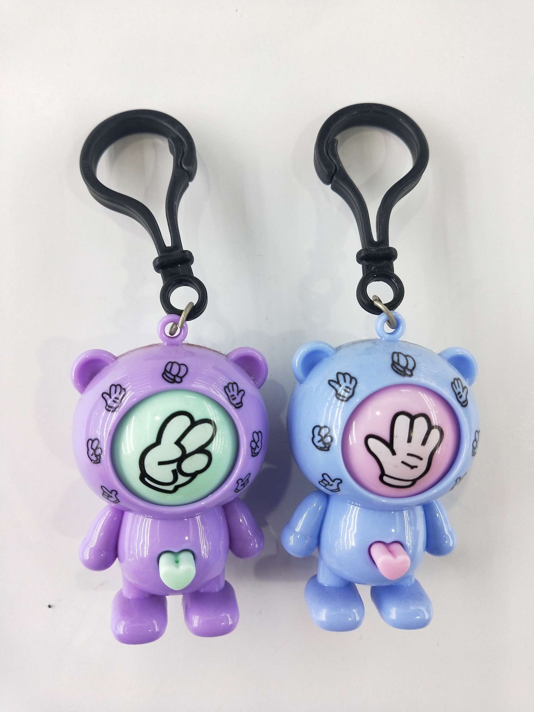 Jianqing Electronic Rock-Paper-Scissors Bear Keychain Pendant Small Pendant Accessory Wholesale 01 Application Scenario