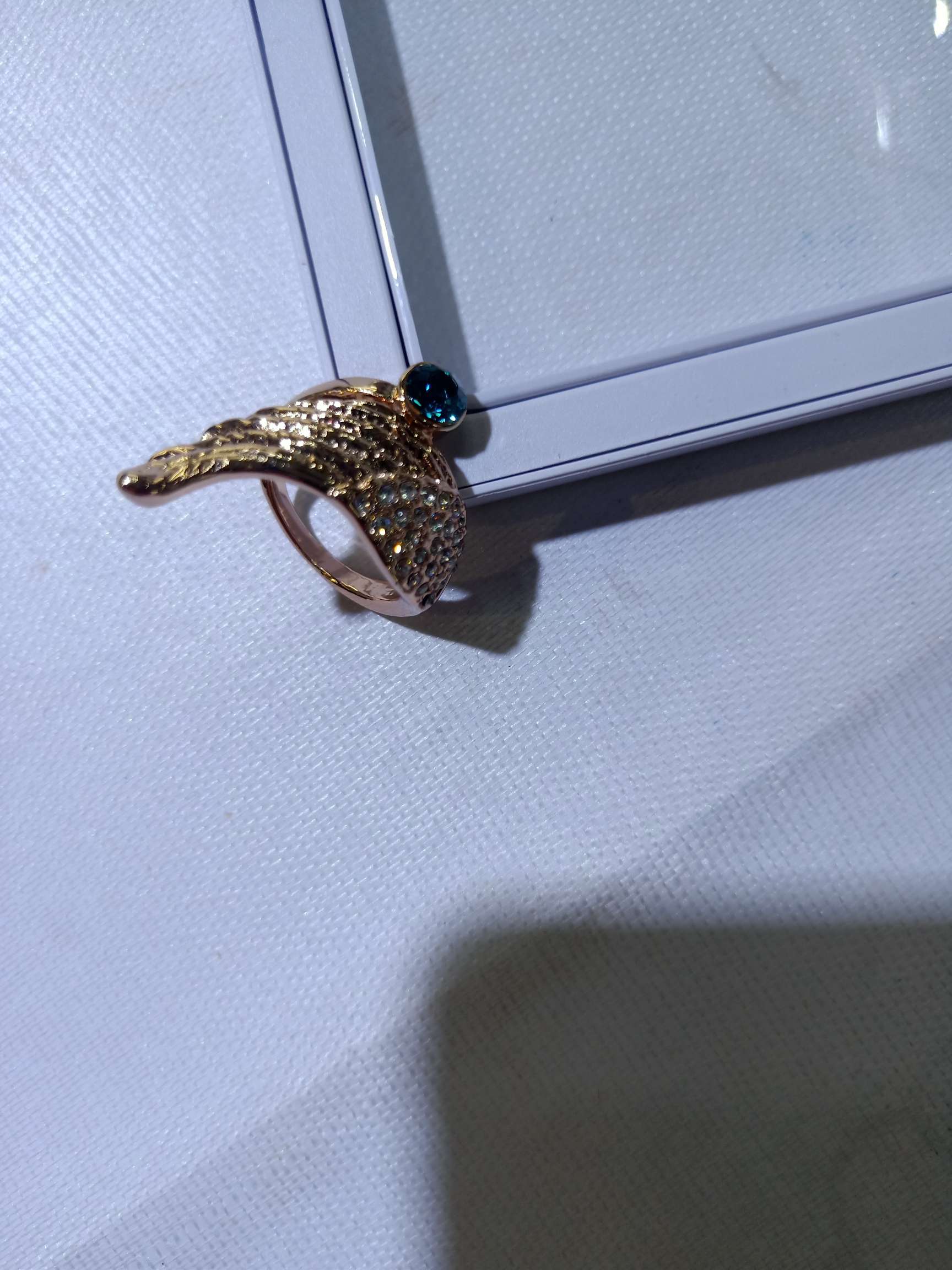 玫瑰金色占镶嵌戒指细节图