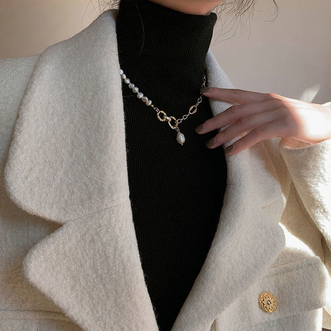 37 - Fashionable letter pearl necklace, light luxury, niche and high-end feel, collarbone chain, Korean temperament, cold style, Internet celebrity necklace for women detail image 1