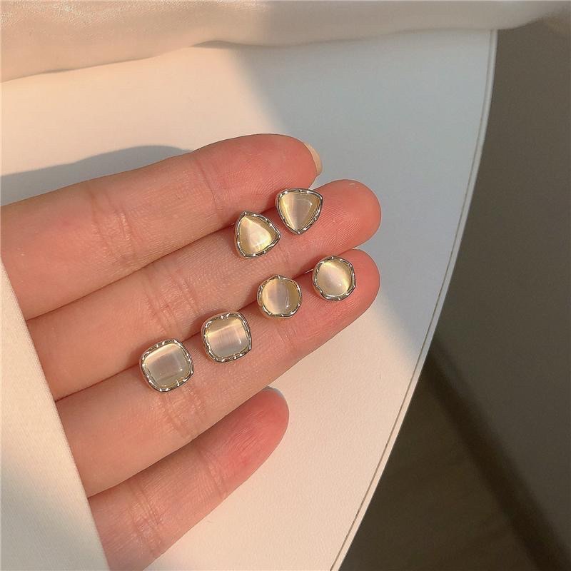 Gentle French retro s925 silver stud earrings, simple and elegant, butterfly versatile and elegant earrings, women's high-end ring, Internet celebrity Specification image