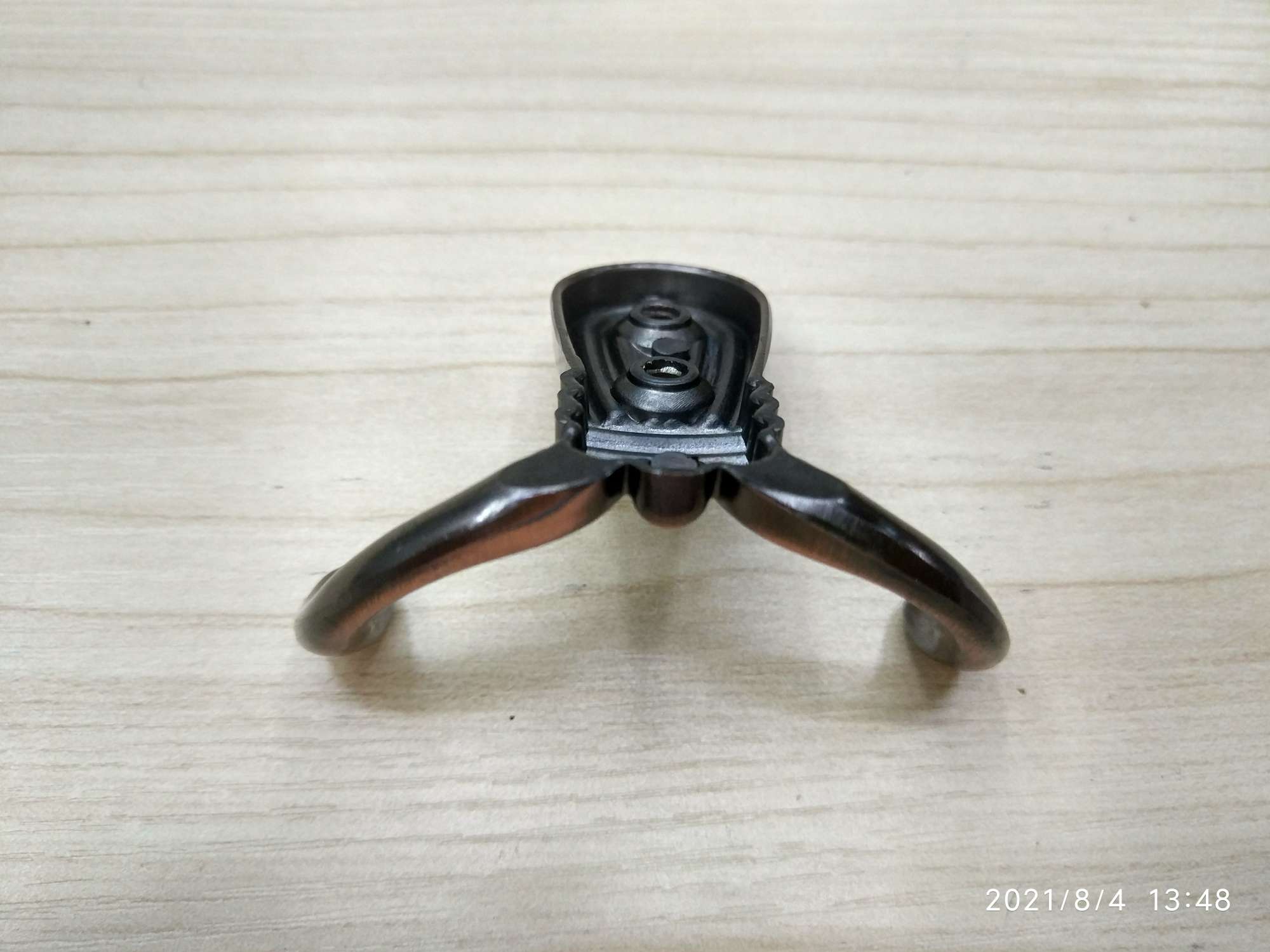 麻花双钩红古衣钩细节图