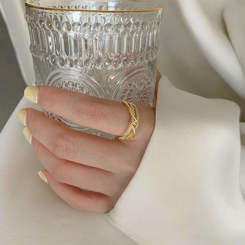 The trendy and unique diamond-encrusted ring for women, a light luxury ring with a unique design, is a new trend for women's index finger rings in 2021 Specification image
