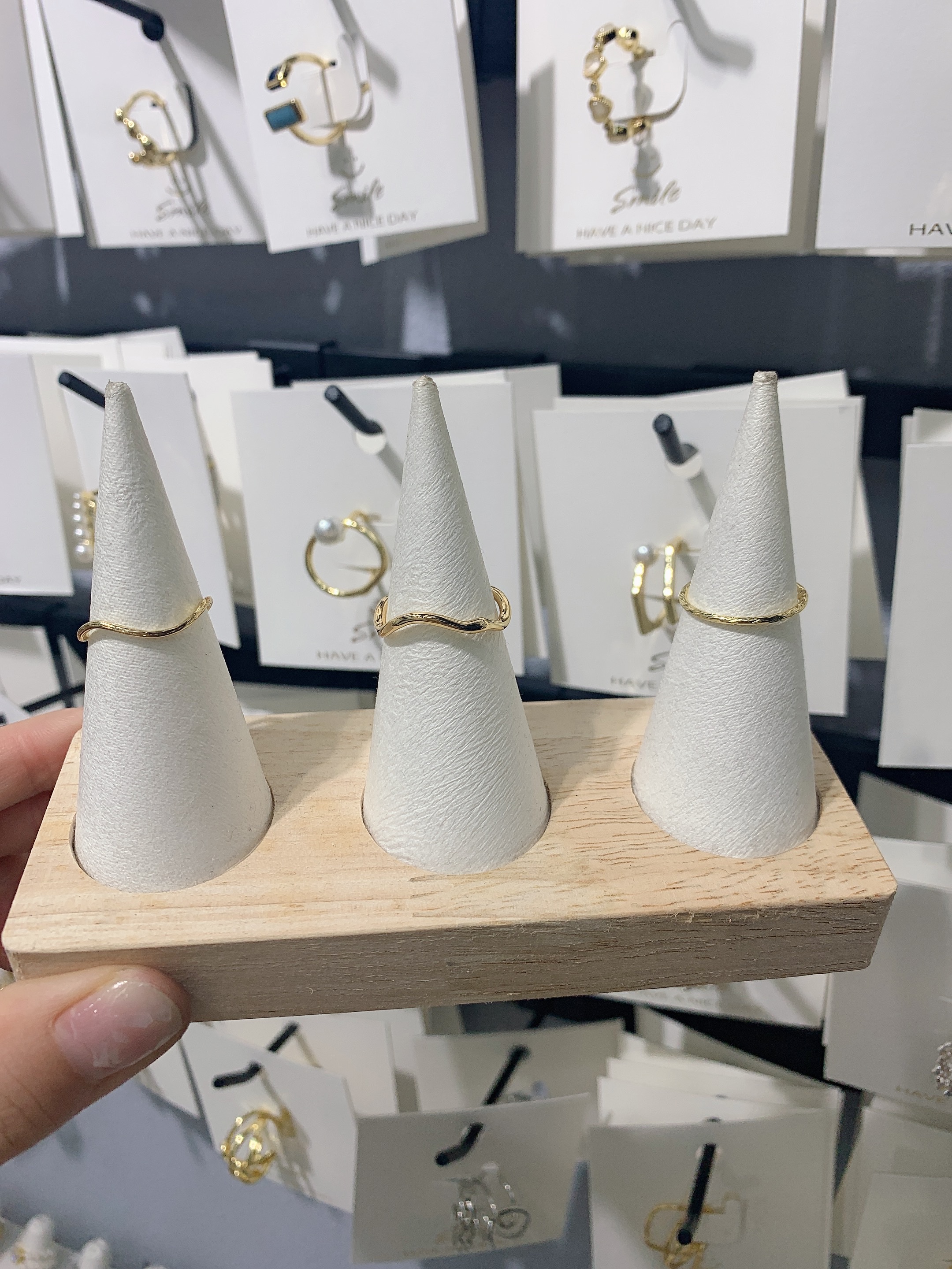A versatile and elegant basic smooth ring with a circle, an Instendors-popular joint ring for index fingers, for women details Picture