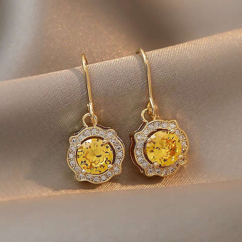 A new style of sweet south-facing high-end ear hook with zircon inlaid in elegance from Japan and South Korea