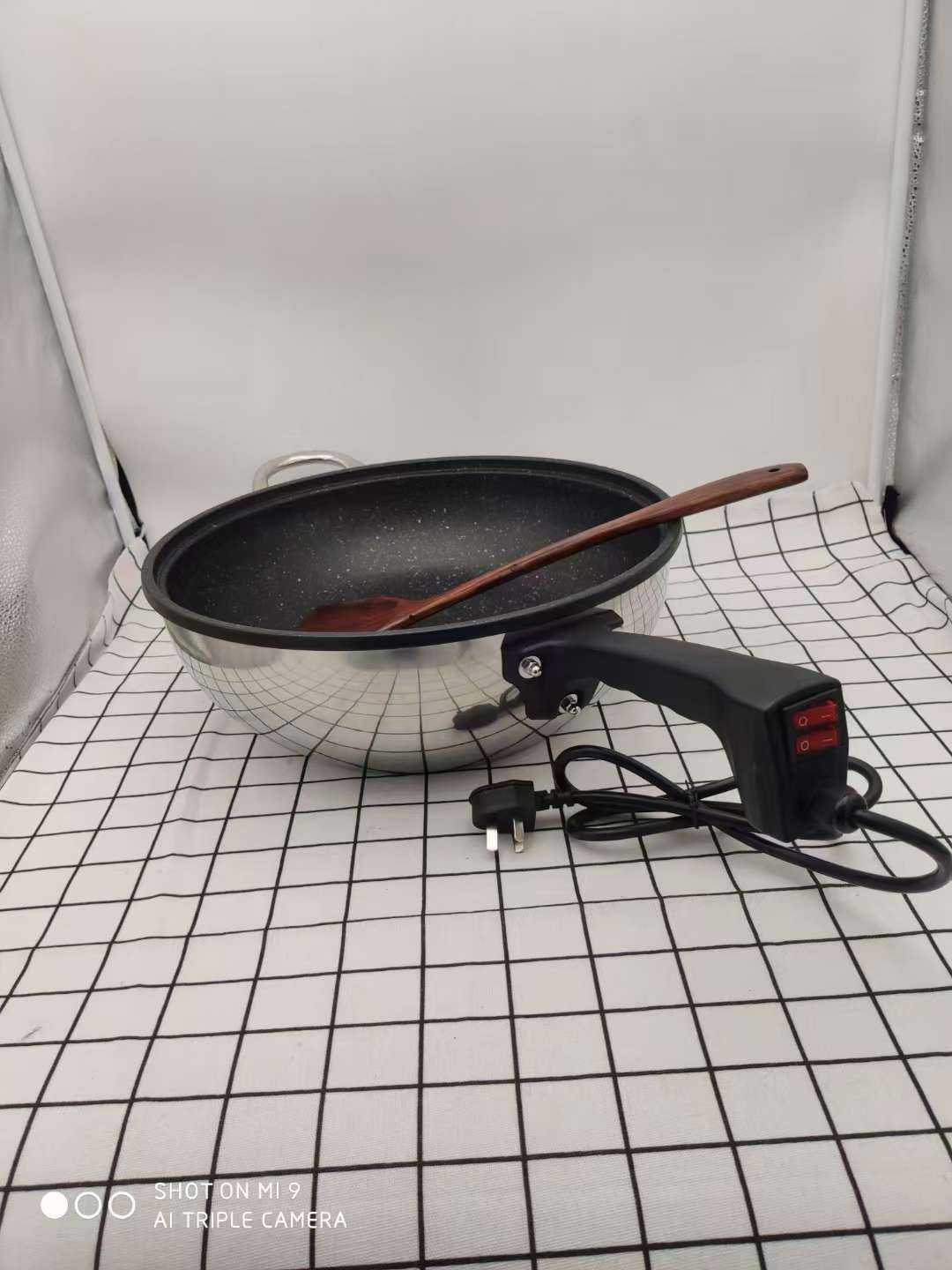 Electric wok 36 cm, natural color, non-stick, double switch detail image 3