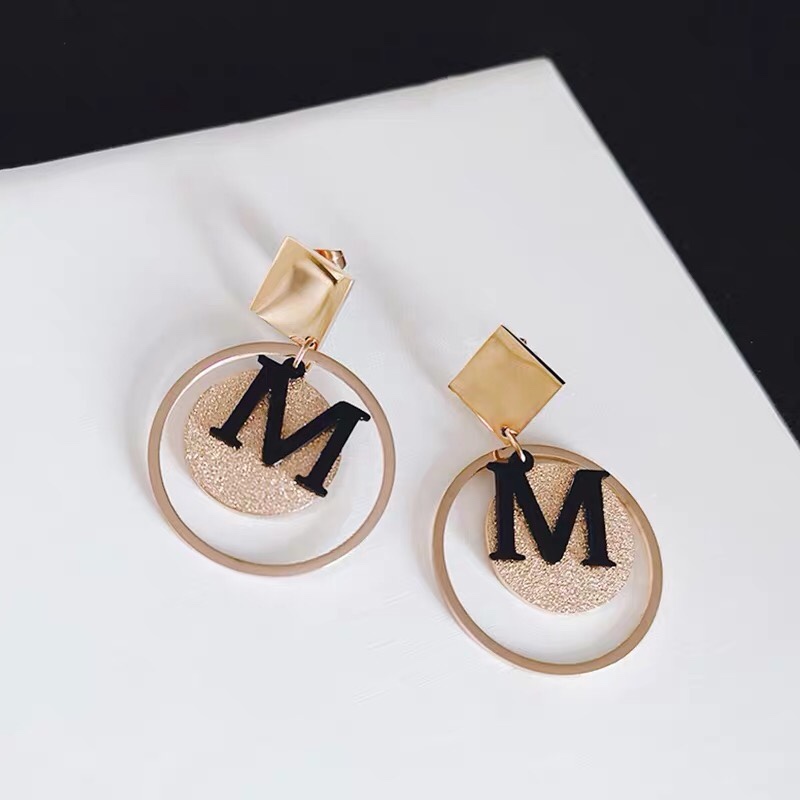 New Korean-style elegant earrings, trendy and simple long earrings, personalized design 1